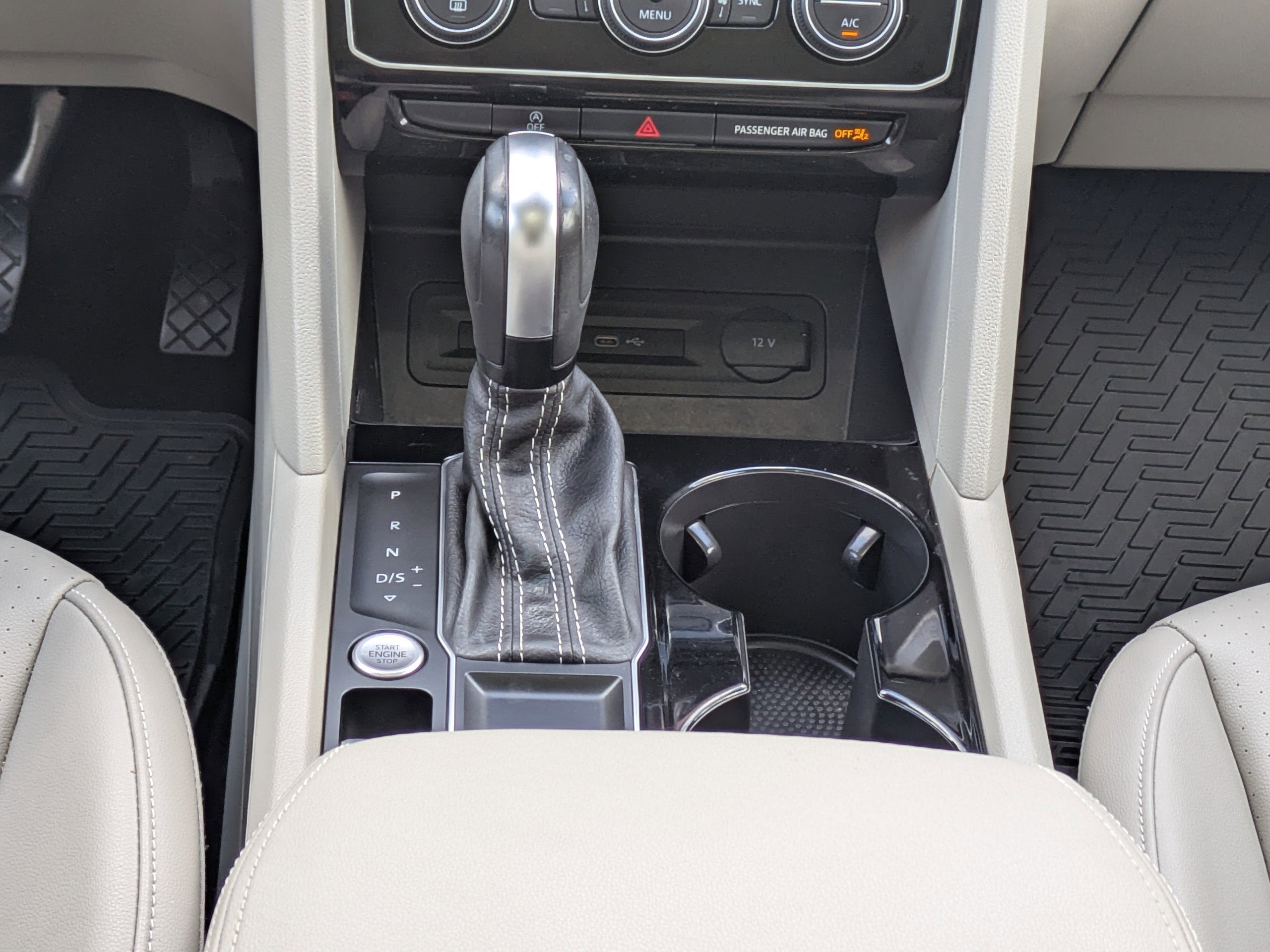 2022 Volkswagen Atlas 3.6L V6 SE w/Technology