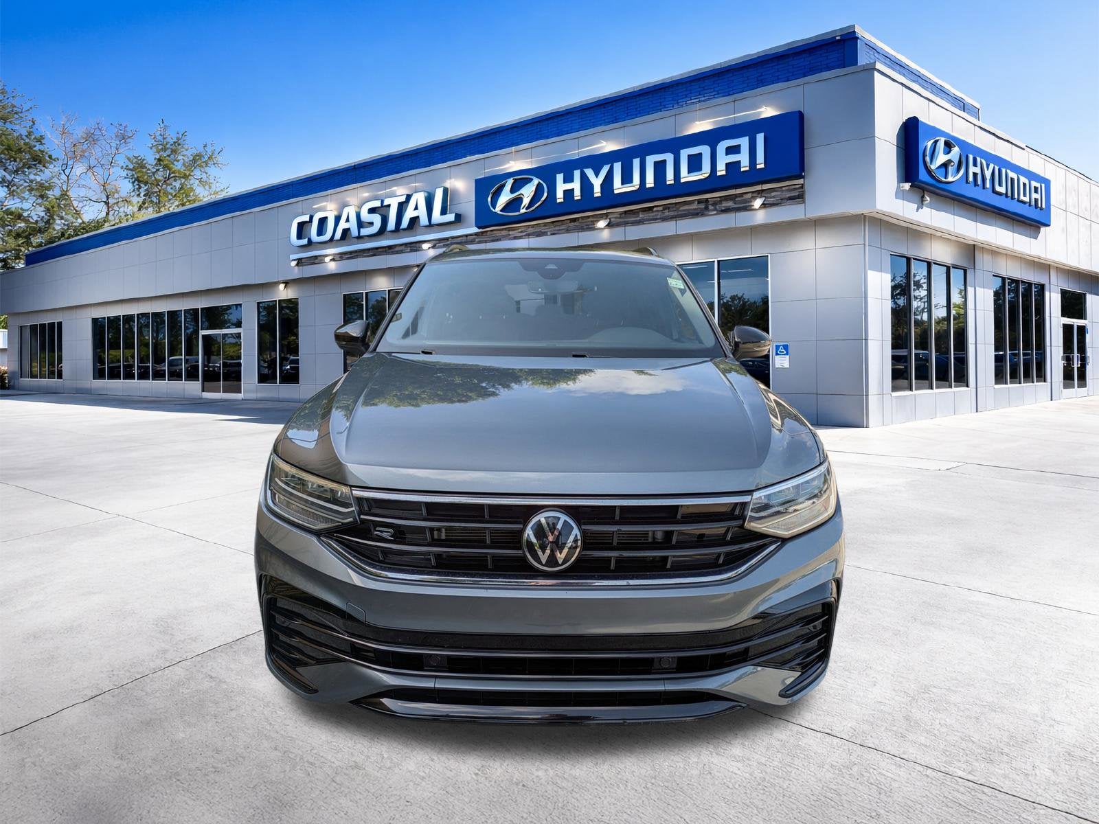 2023 Volkswagen Tiguan SE R-Line Black