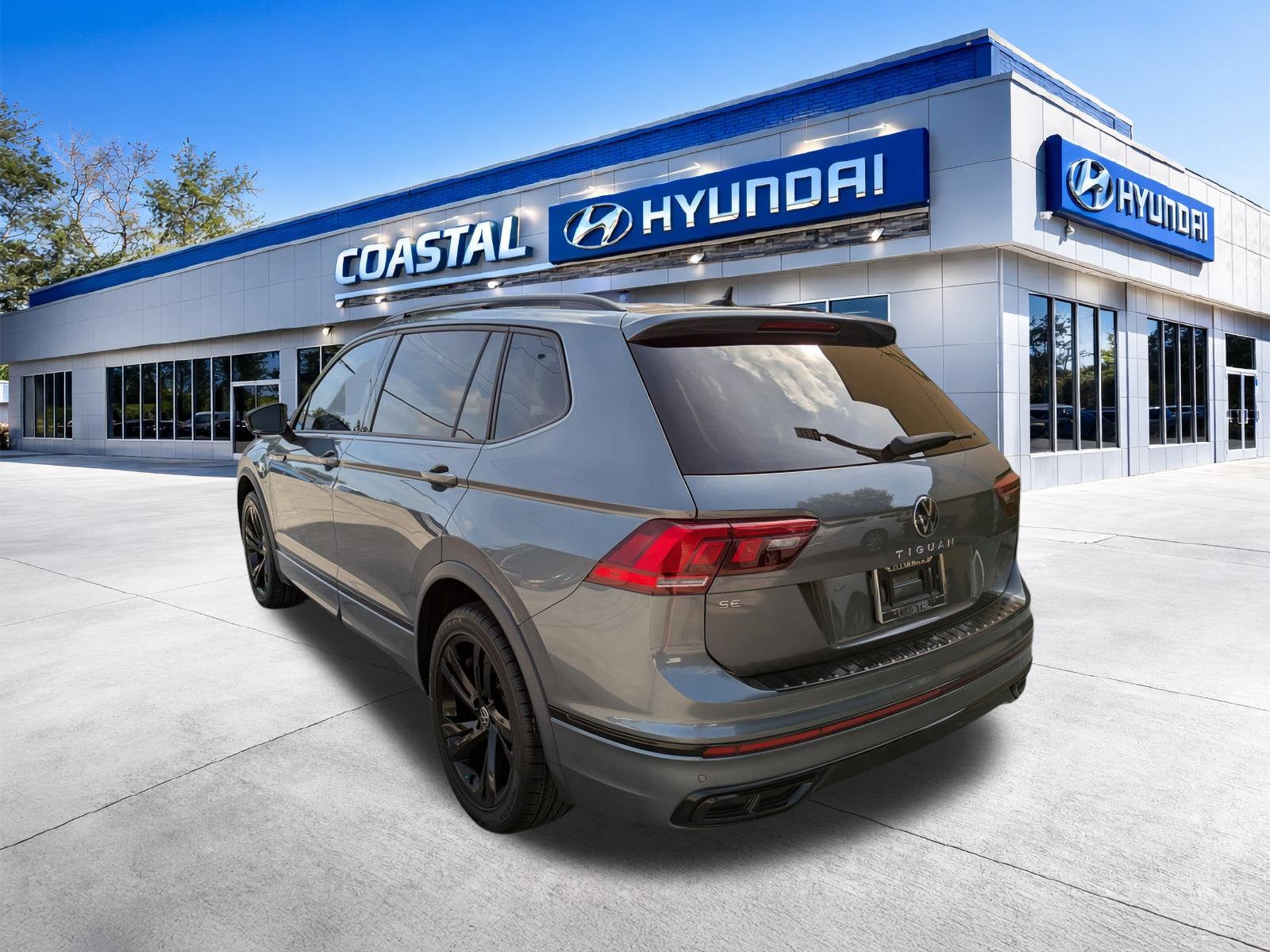 2023 Volkswagen Tiguan SE R-Line Black