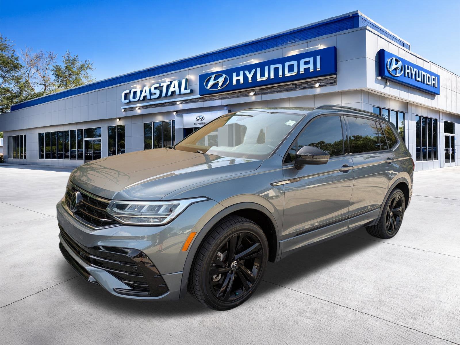 2023 Volkswagen Tiguan SE R-Line Black