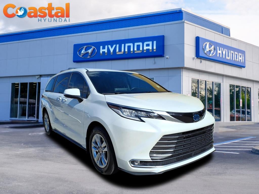 2022 Toyota Sienna Limited 7 Passenger