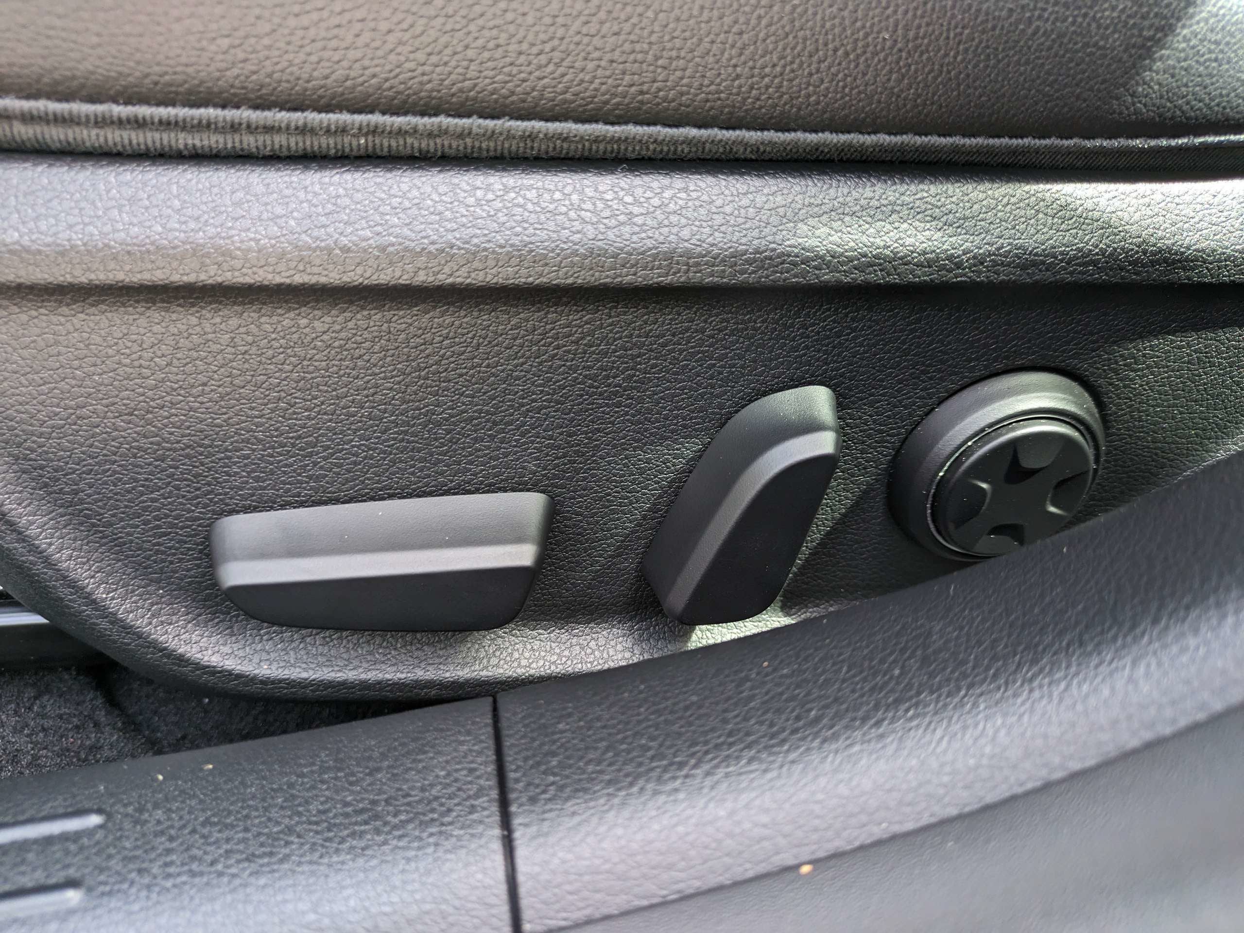 2026 GENESIS G70 Standard - Photo 20