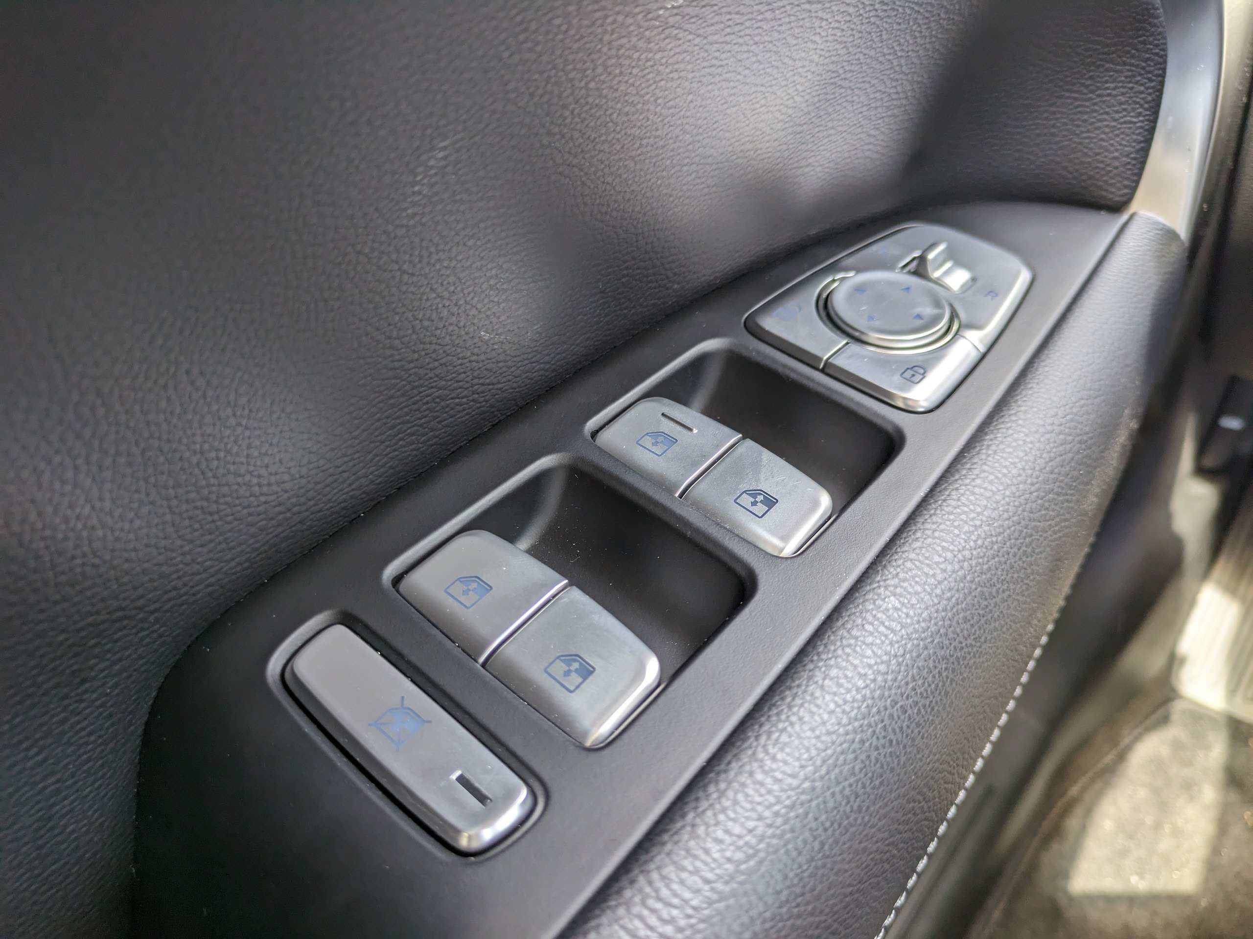 2026 GENESIS G70 Standard - Photo 21