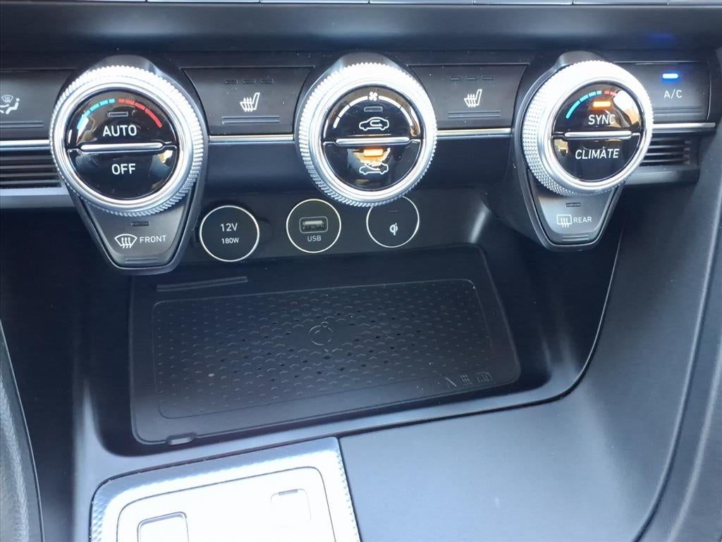 2022 Genesis G70 2.0T PRESTIGE