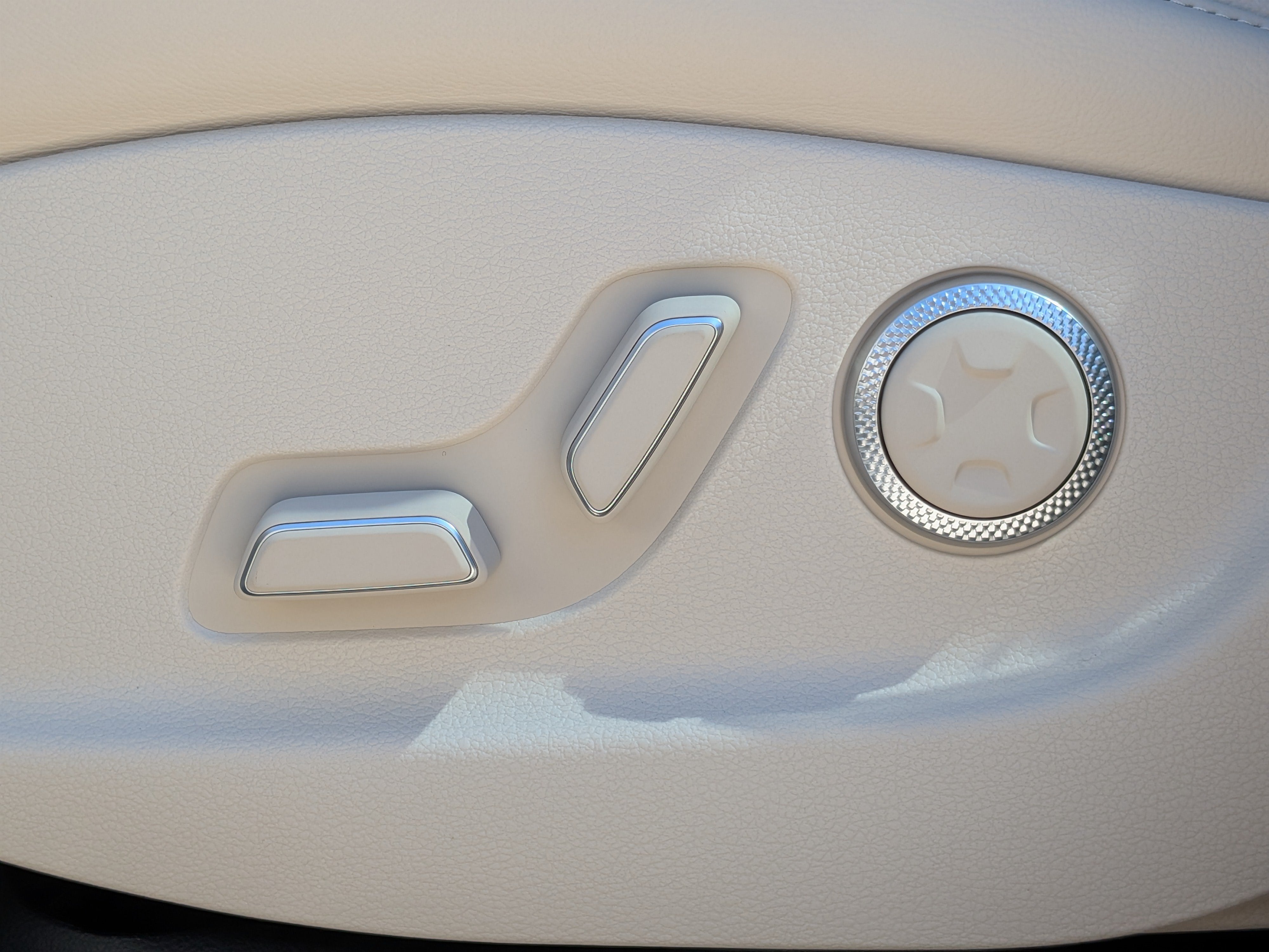2027 Genesis GV80 2.5T Select