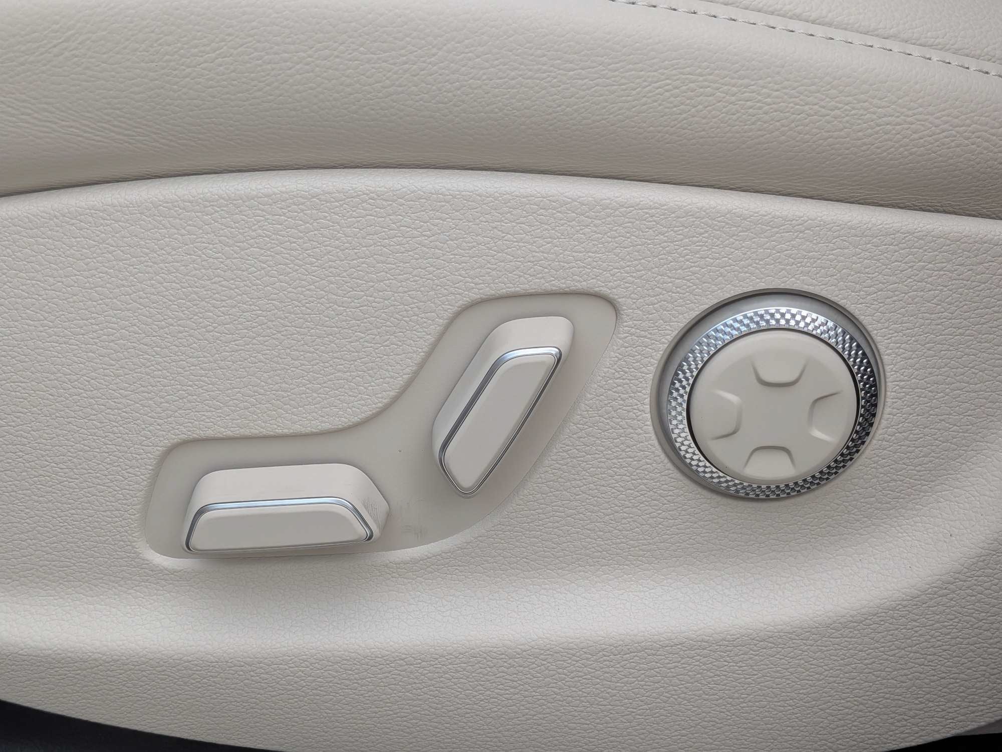 2027 Genesis GV80 2.5T Select
