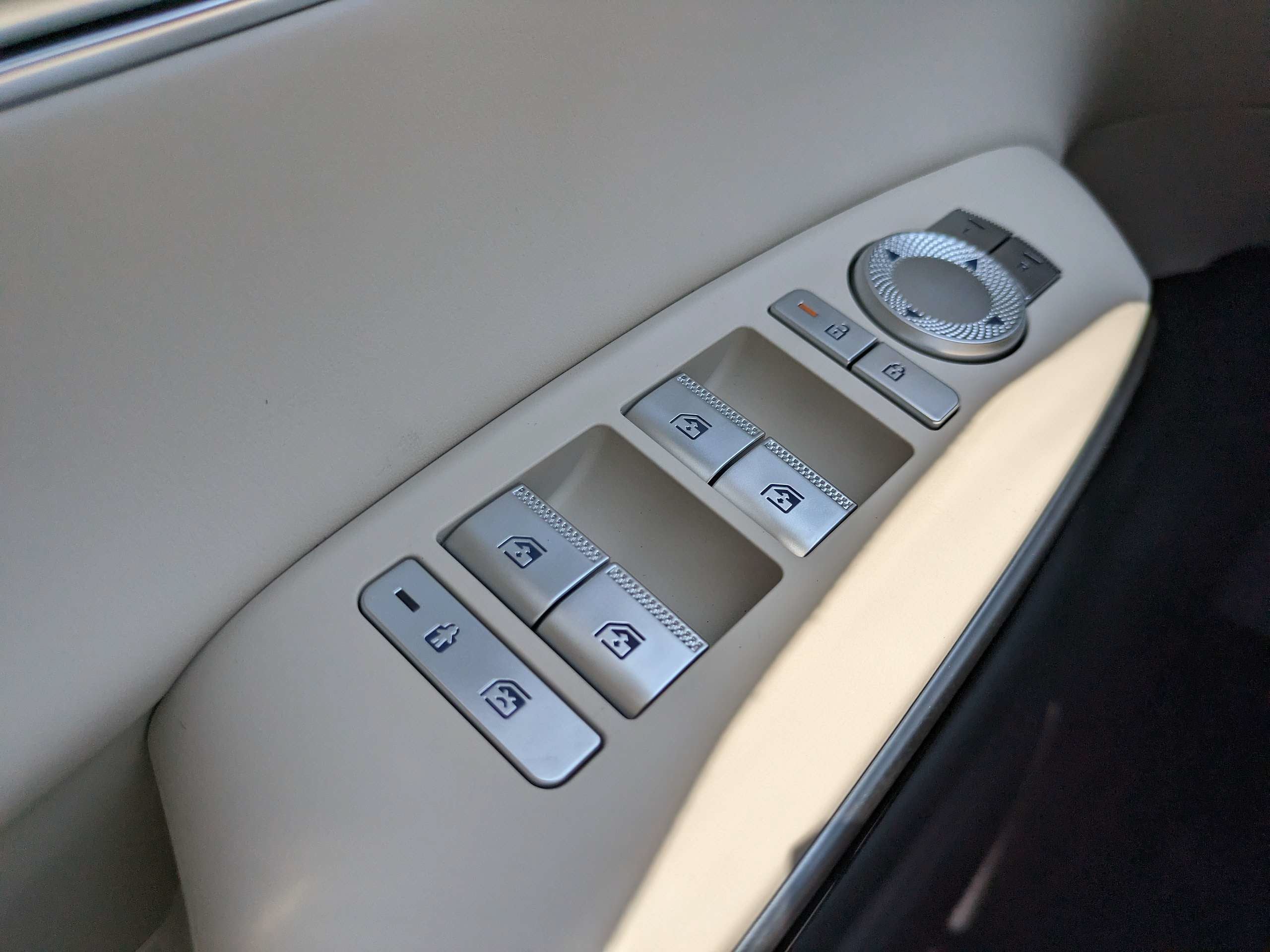 2027 Genesis GV70 2.5T