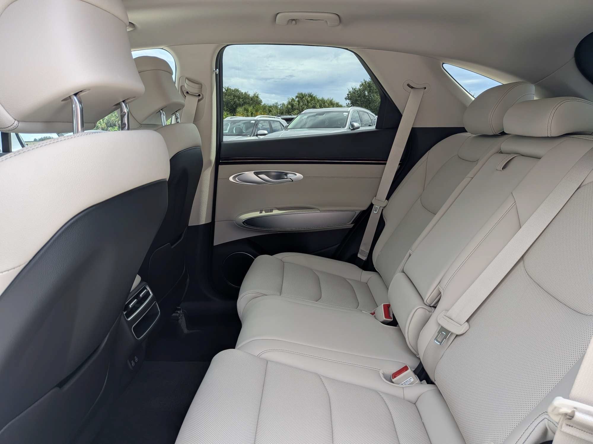2027 Genesis GV70 2.5T Select