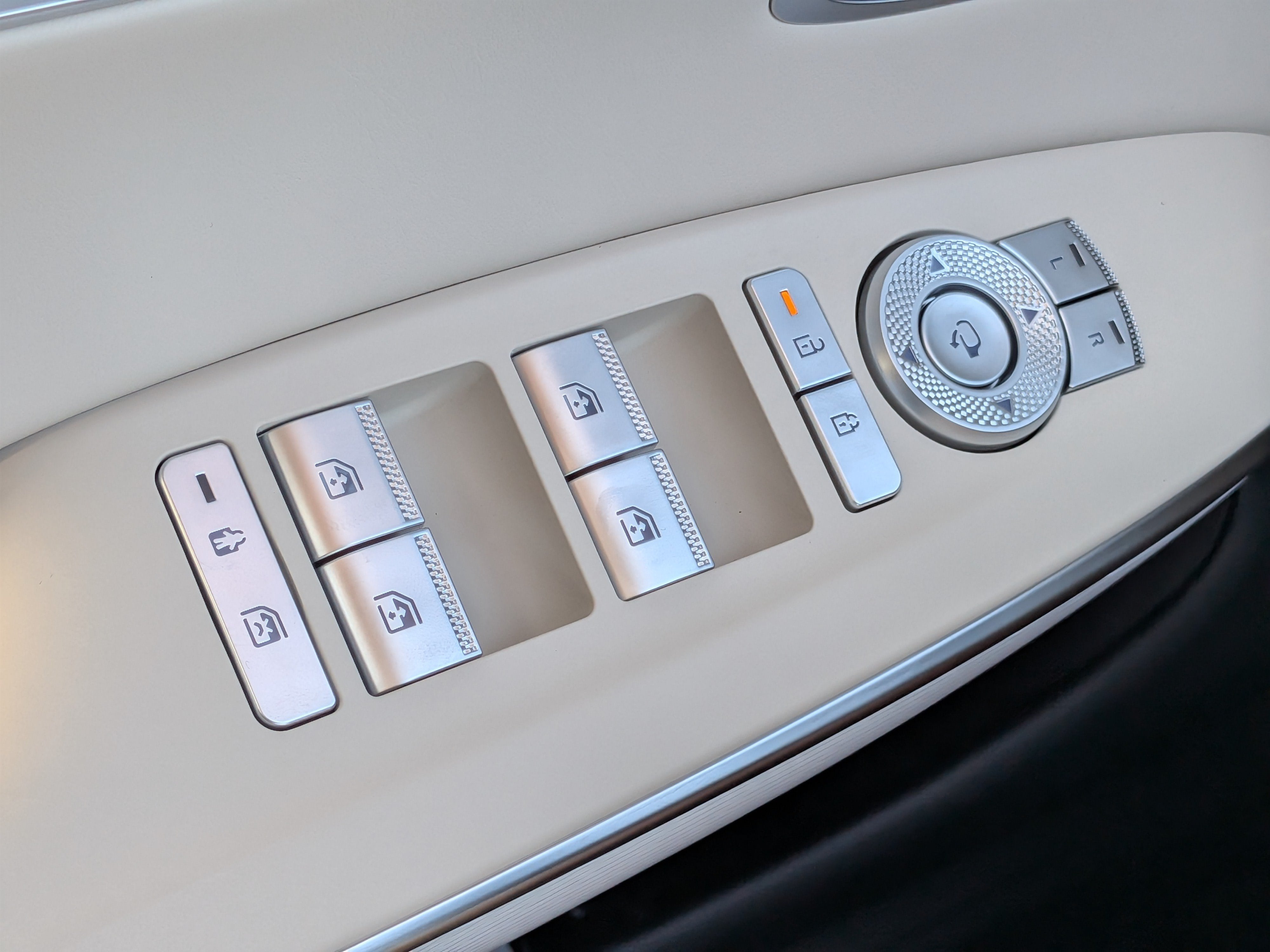 2027 Genesis GV70 2.5T Advanced