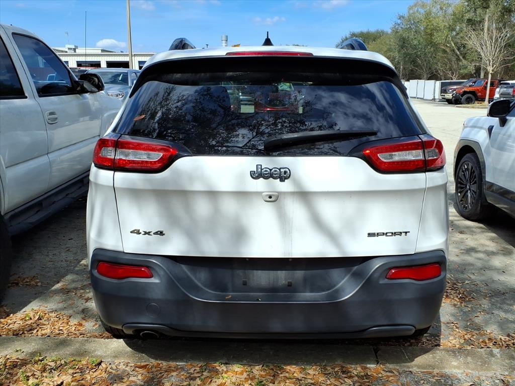 2016 Jeep Cherokee Sport