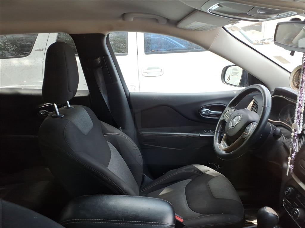 2016 Jeep Cherokee Sport