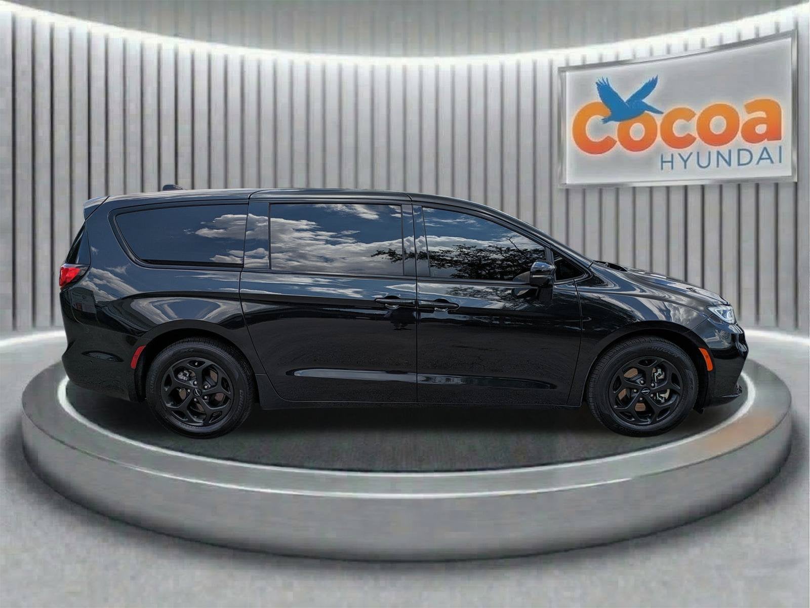 2024 Chrysler Pacifica Hybrid S Appearance Pkg