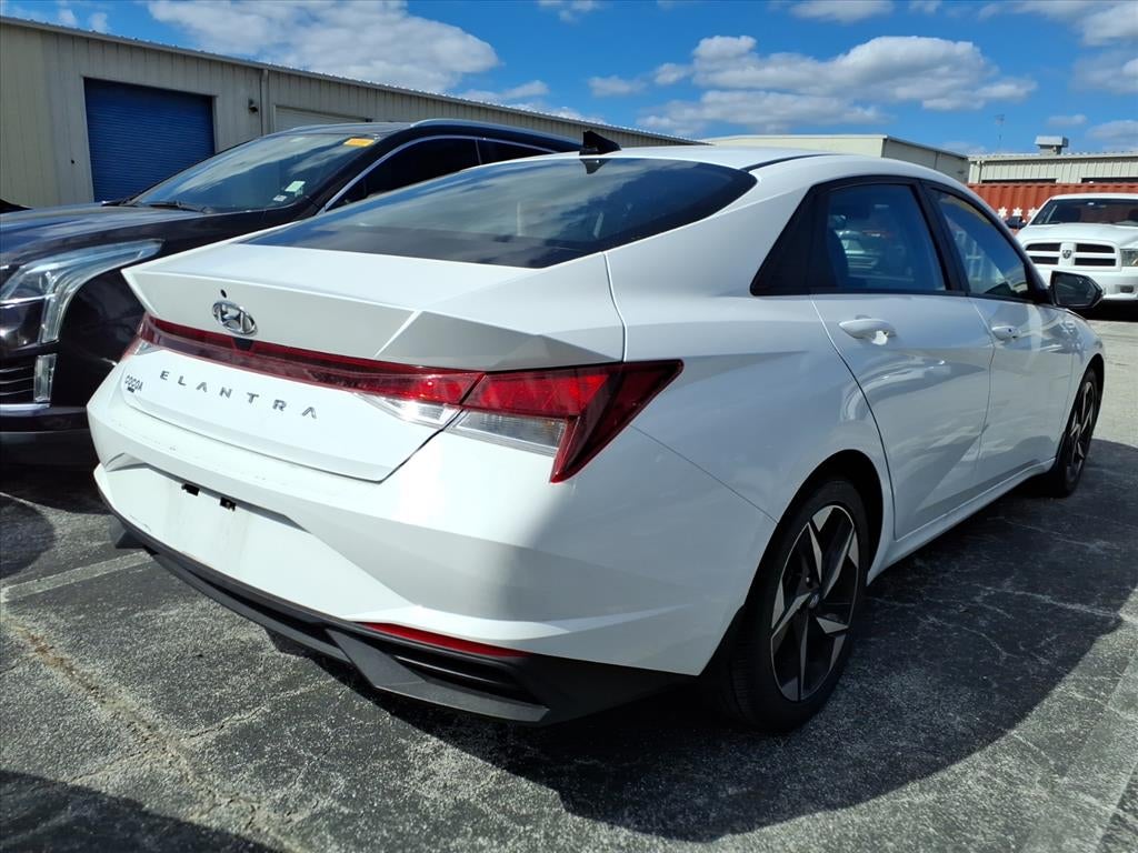 2023 Hyundai ELANTRA SEL