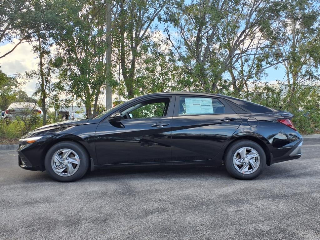 2025 Hyundai ELANTRA SE