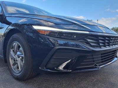 2025 Hyundai ELANTRA SE
